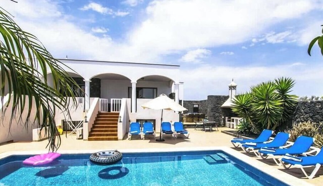 Casa Indiana - Large Family Villa by Villas Now