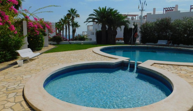 Casa Julia 4 bedroom, 3 bathroom, close to the beach & communal pool