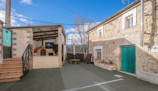Casa La Molina – Spacious Countryside Home with Mountain Views near Burgos