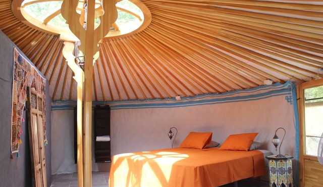 Casa La Nuez B&B, yurt, spacious bathrooms, free WiFi, terrace, pool, garden