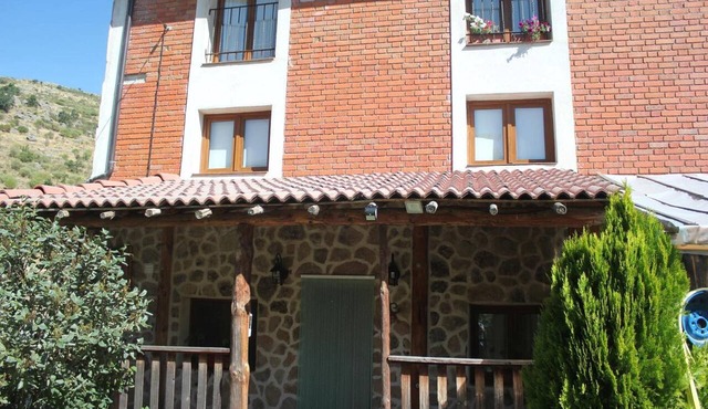 Casa Rural 'Las Tejeruelas' with Mountain Views, Private Pool and Wi-Fi