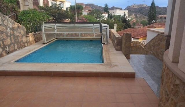 Casa residencial con piscina