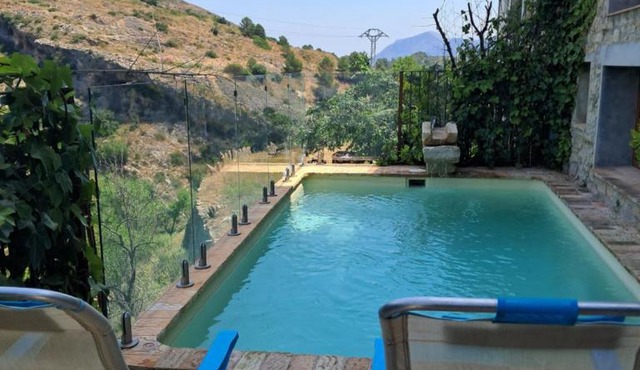Casa rural con piscina privada y jacuzzi en la Vall de Gallinera