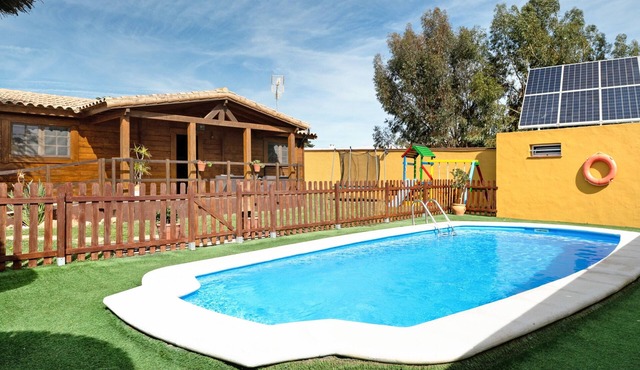Casa rural con piscina privada, jardín y barbacoa cerca de Conil – ideal familias y mascotas