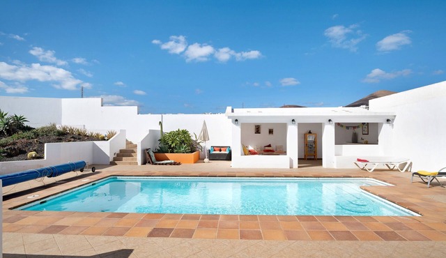 Casa Sol Y Mar: Sea Views, Private Pool & Wi-Fi in Lanzarote