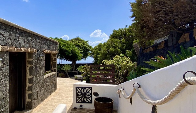 Casa Tabobo - 2 bedroom rural house with breathtaking sea views and a hot tub.