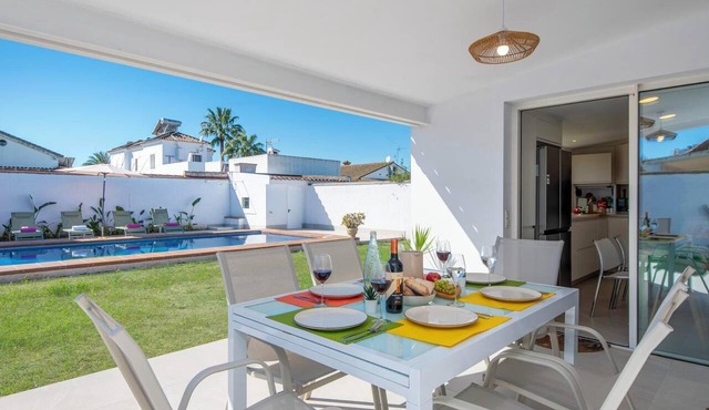 Casa Tomodoro - Three Bedroom Villa, Sleeps 6