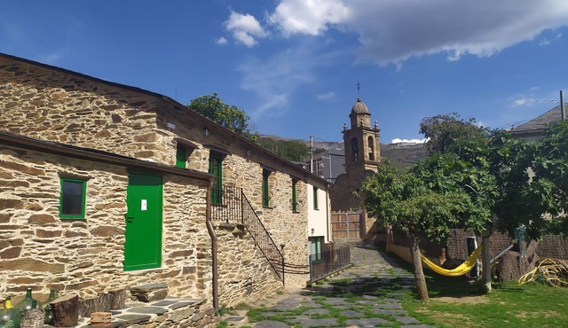 Casa Tradicional con Jardín y Vistas a la Montaña. Eco dos Teixos