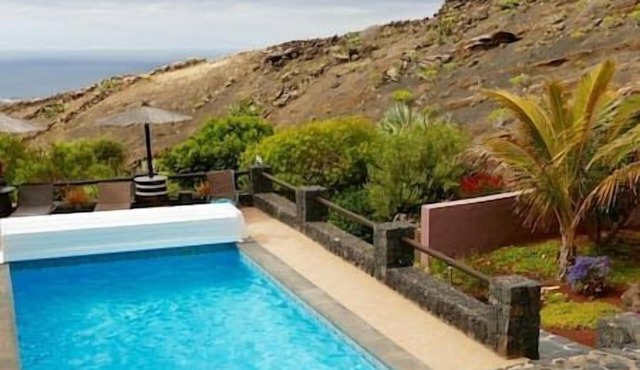 Castillo Bailey - Sleep in a volcanic cave - Pet friendly