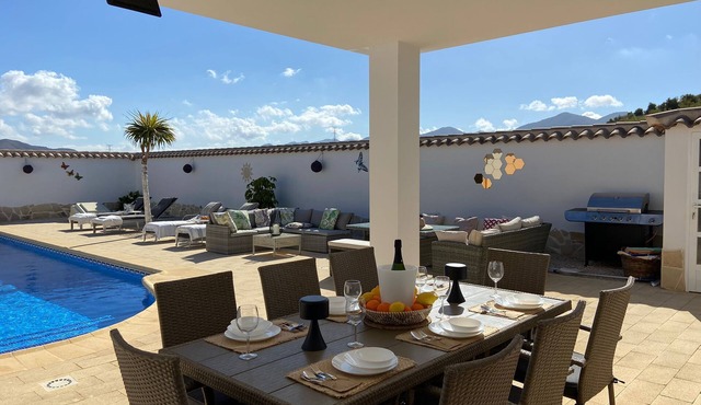 Castillo Vista stunning, modern rural villa & large pool close to Lorca Town