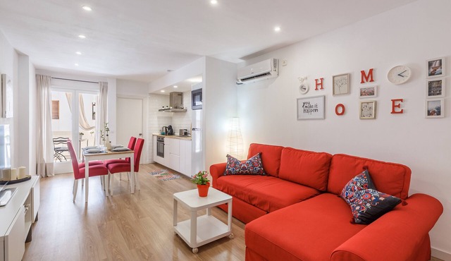 Central Holiday Apartment "Aire del Mar" with Terrace, Air Conditioning and Wi-Fi