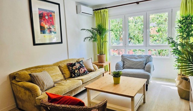 Centrally located and comfortable! 2 comfortable double beds. Free parking.