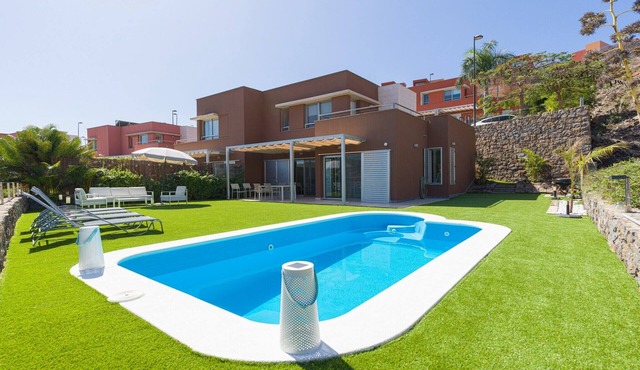 Chalet in Salobre with Private Heated Pool