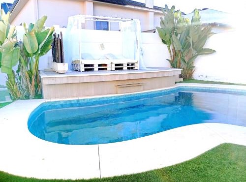 Chalet con jardin privado y piscina para disfrutar con la familia y amigos