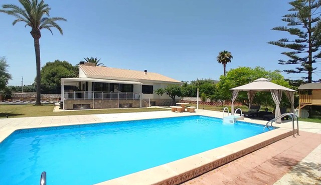 Chalet with private pool, 700m Playa San Juan and Playa Muchavista