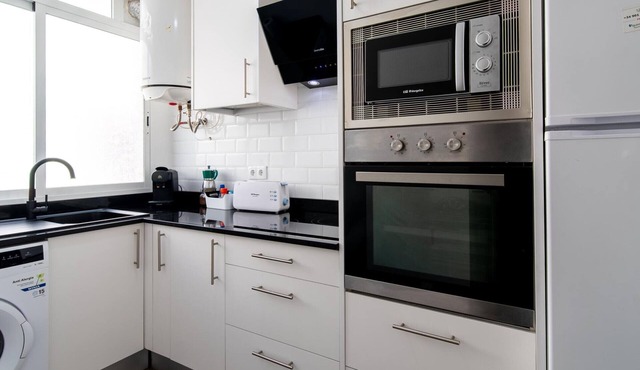 Charming apartment near old town with parking, nearby services