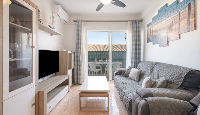 Cisne del Mar Apartment with Private Terrace, Wi-Fi, and Air Conditioning
