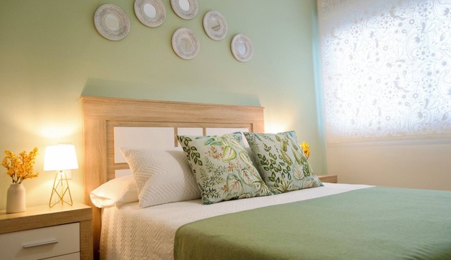 Comfort at a stone's throw from the Mosque, free parking