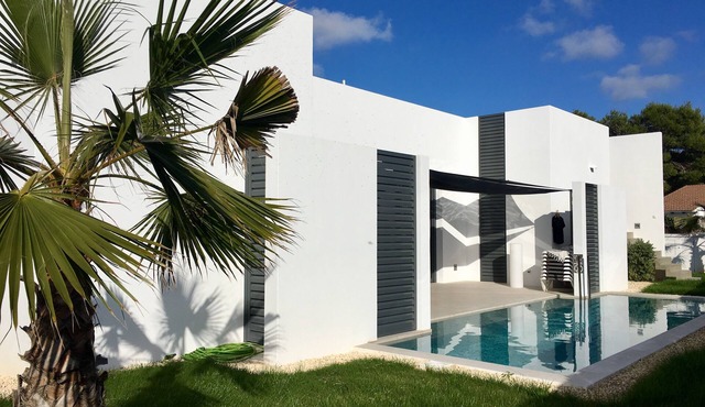 CONTEMPORARY VILLA IN QUIET LOCATION WITH PRIVATE POOL AND GARDEN