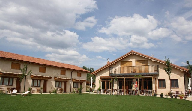 Country House 'Villabamba 1' with Mountain Views, Shared Terrace and Wi-Fi in Valdeavellano de Tera