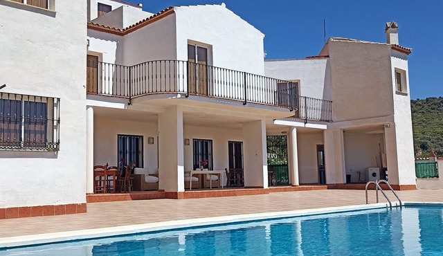 Country Home w/Pool, Bbq, Scenic Views, Wifi