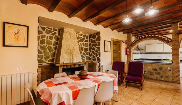 Country House 'Casa Alderete' with Mountain View, Wi-Fi and Air Conditioning