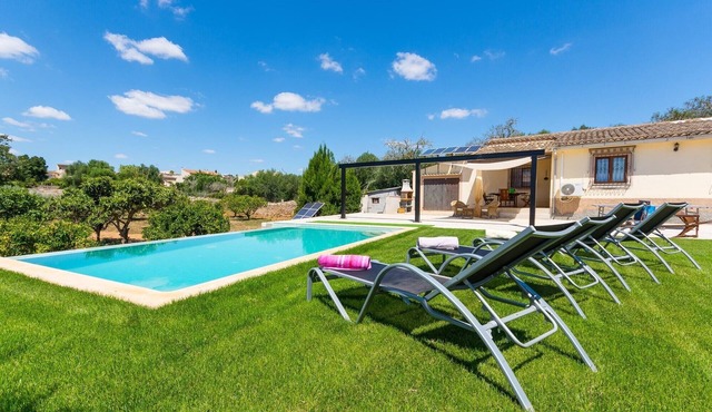 Country House 'Calderitx' with Private Pool, Wi-Fi and Air Conditioning
