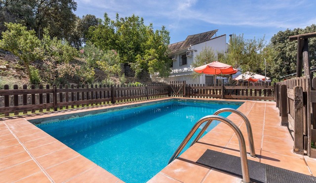 Country House 'Cortijo Las Chorreras' with Mountain View, Wi-Fi and Air Conditioning