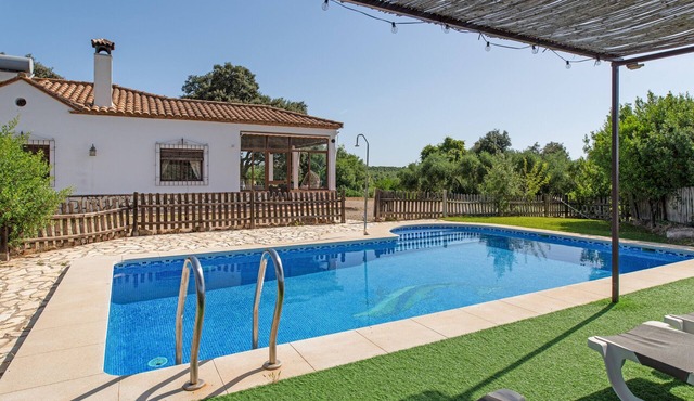 Country House 'La Sierrezuela - Families Only' with Mountain Views, Wi-Fi & Air Conditioning