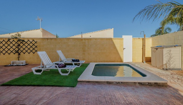 Country House 'Villa Los Robles' with Private Pool, Wi-Fi and Air Conditioning