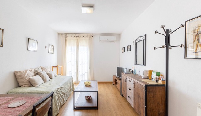 Countryside Family Home with Breakfast near Toledo and Puy du Fou