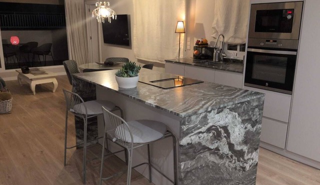 COZY AND SUNNY PENTHOUSE IN THE HEART OF THE CITY