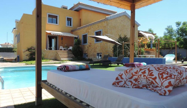 Cozy home in a quiet area near the sea with FREE WIFI