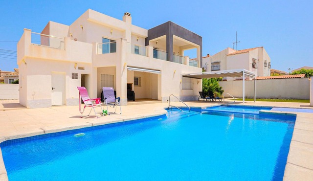 Cozy home in El Chaparral