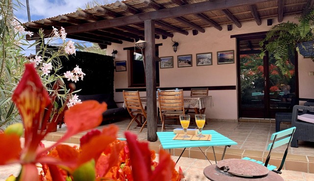 Cozy Villa in Lajares with private jacuzzi and garden, offers in September.