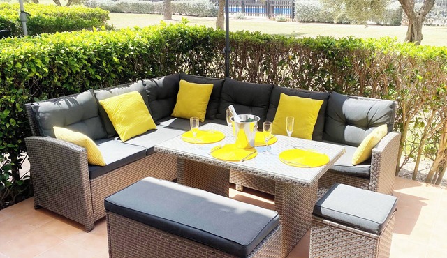 Delightful Ground Floor 2 bed with access to pool, Wi-Fi, AC