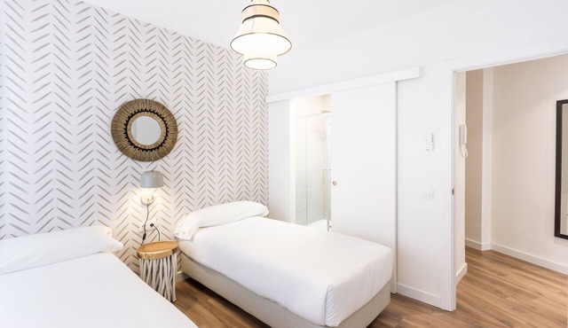 Design apartment next to the center. Free parking