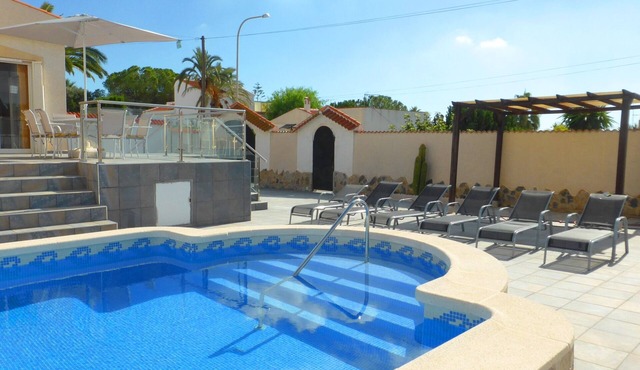 Detached 3 bed 2 Bath Villa With large Private swimming Pool, Air con , WIFI