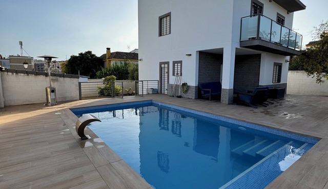 Detached villa
