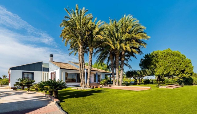 El Bancalito—A Farmhouse with a Pool for Groups