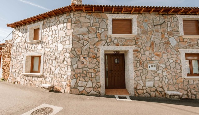El Cañico Country House with Private Terrace, Views, and Garden in Zamora