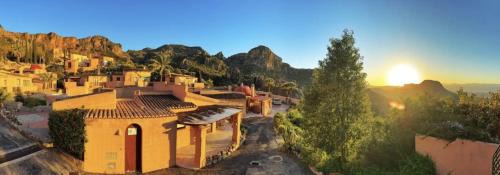 El Oasis - Mountain hideaway with pool & sunsets near Mojácar