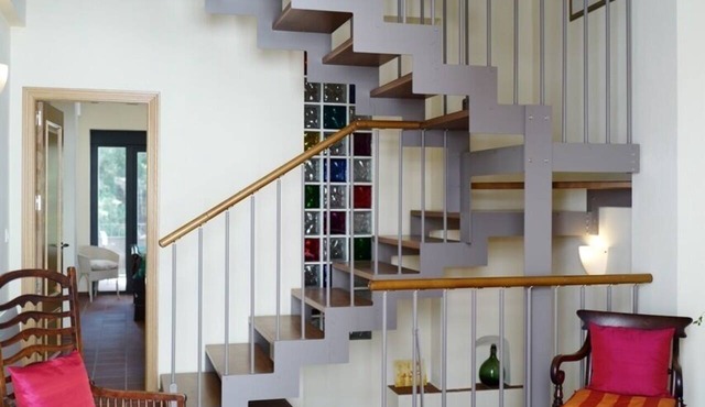 Elegante casa de 3 plantas en las afueras de la ciudad
