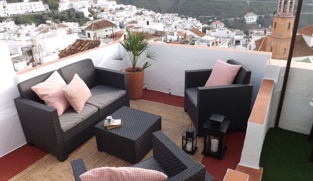 Elvira House. Charming house with large terrace and beautiful views