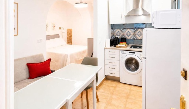 Encanto Histórico en Carmona - Estudio Bajo a un paso de Sevilla by beBalmy