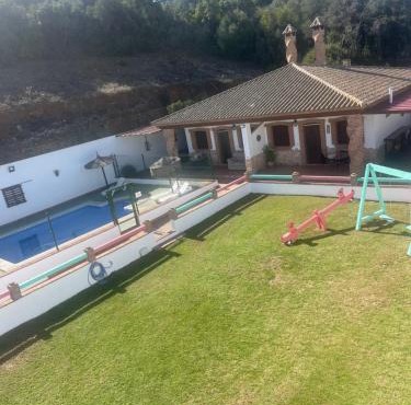 ESPECTACULAR Casa Rural NURIA máx 14 personas