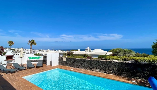 Fabulous 3 bedroom villa with stunning panoramic sea views