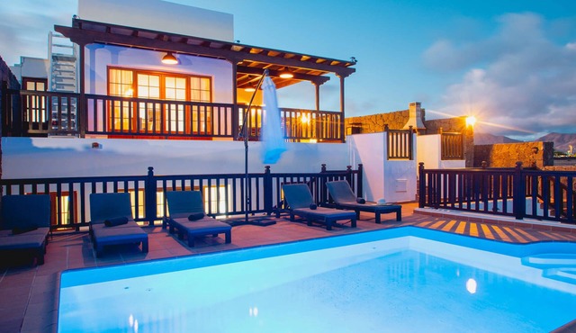 Fabulous 6 bed- Luxury Villa - Great location - Great Views - Heated Pool
