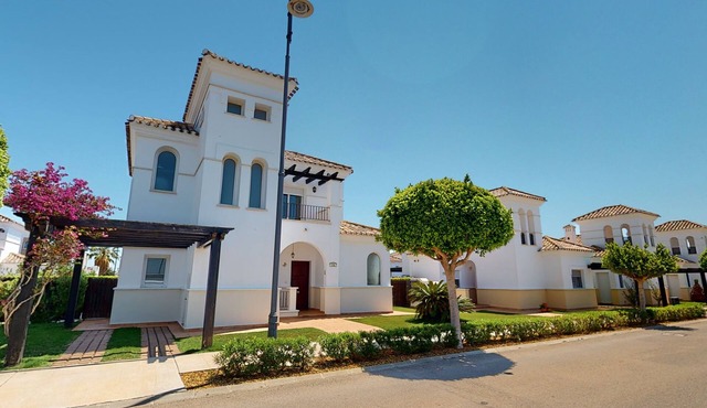 Family Friendly Villa on Golf Resort With Private Pool and hot tub