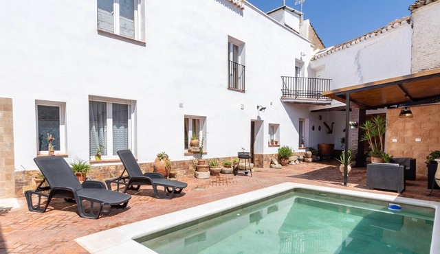 Family house with 4 bedrooms, pool and barbecue
